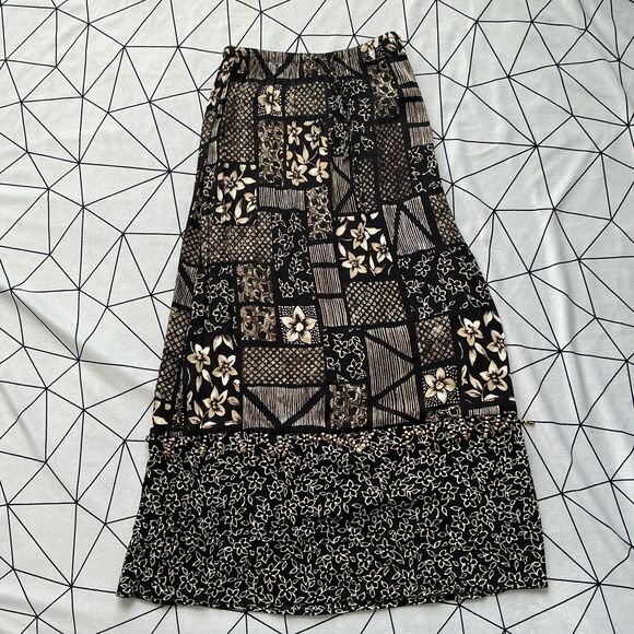 Notations Dresses & Skirts - 90s Boho Maxi Skirt PM Black Tan Patchwork Print Wood Bead Trim Rayon